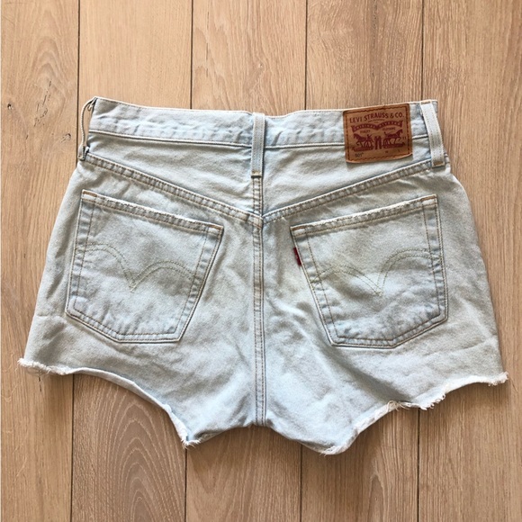 Levi’s 501 Jean Shorts in Light Blue Size 27 - Picture 3 of 11